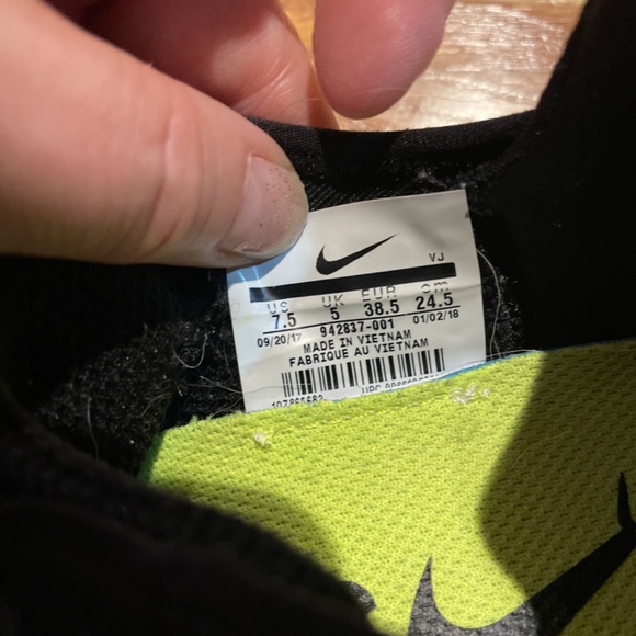 Women 7.5 Nike Running Shoes- Great gently worn condition - Picture 5 of 5